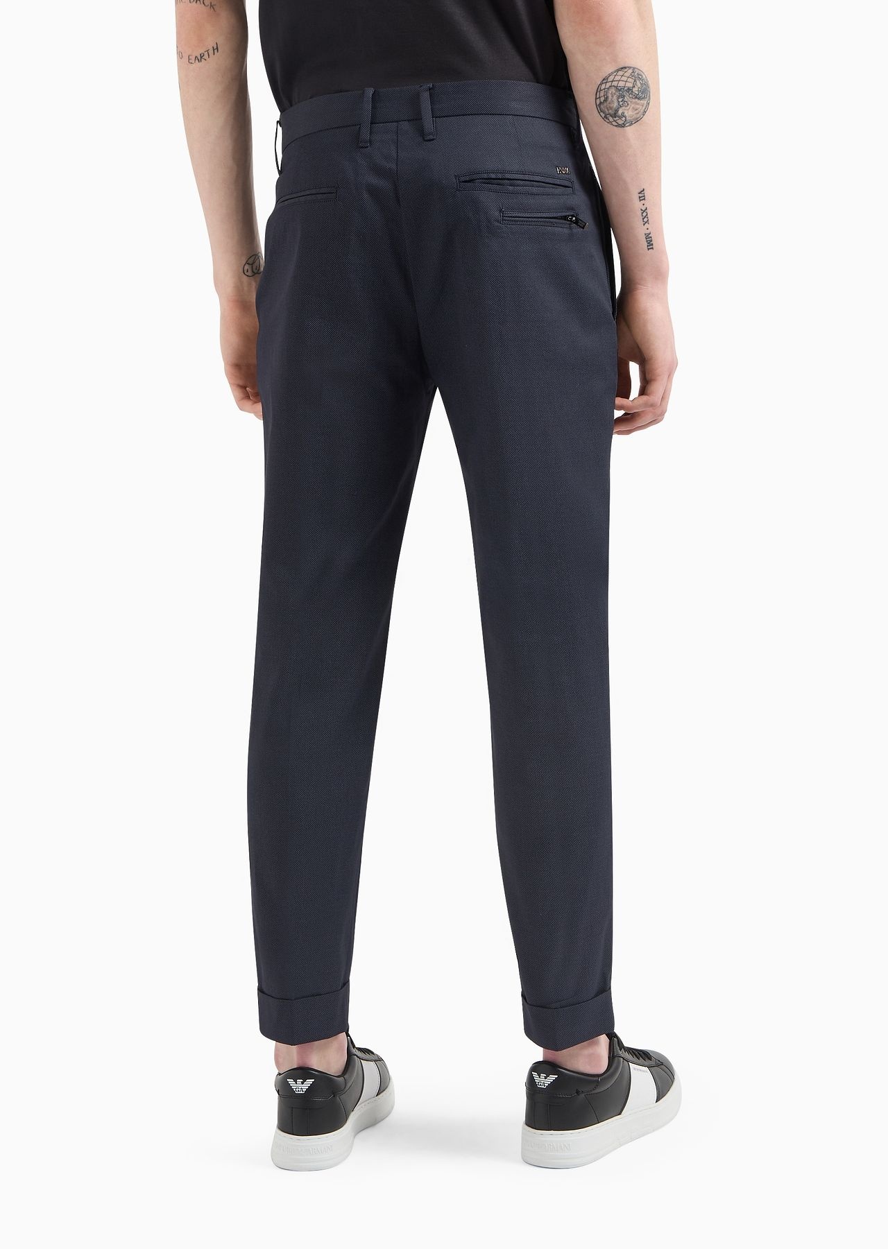 Micro-textured chinos with turn-ups - 3