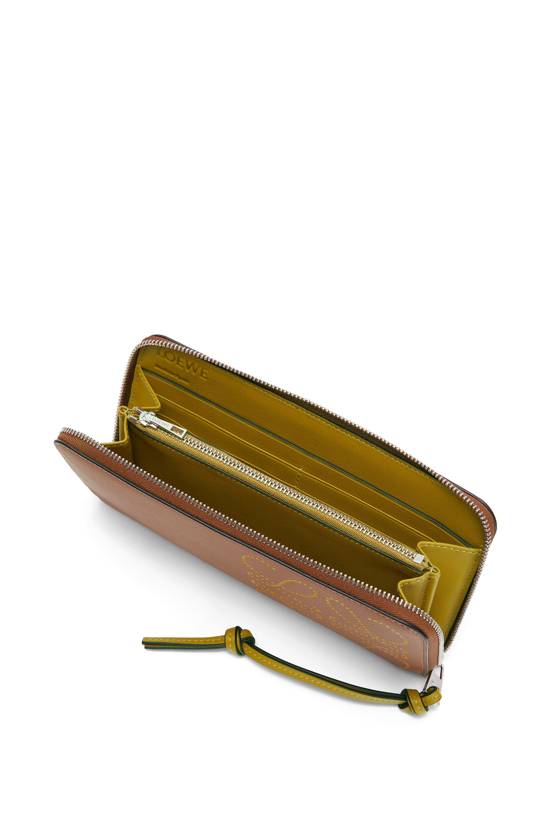 Zip around wallet in classic calfskin - 2