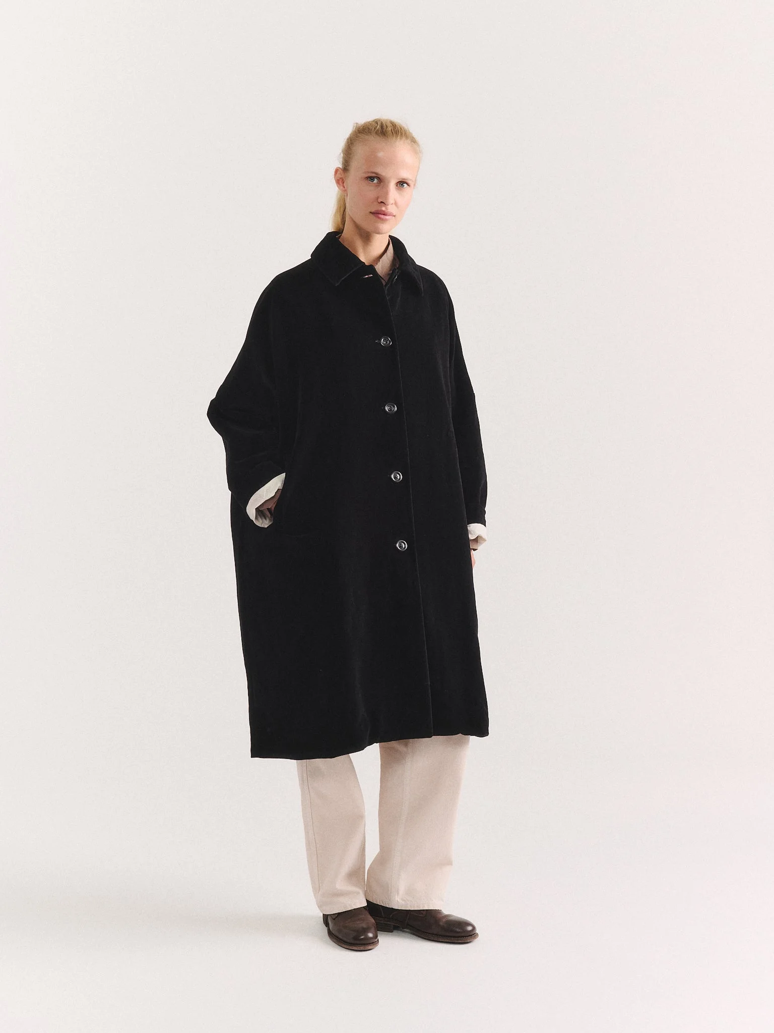 BIG BLOBBY COAT - MID VELVET - BLACK - 1