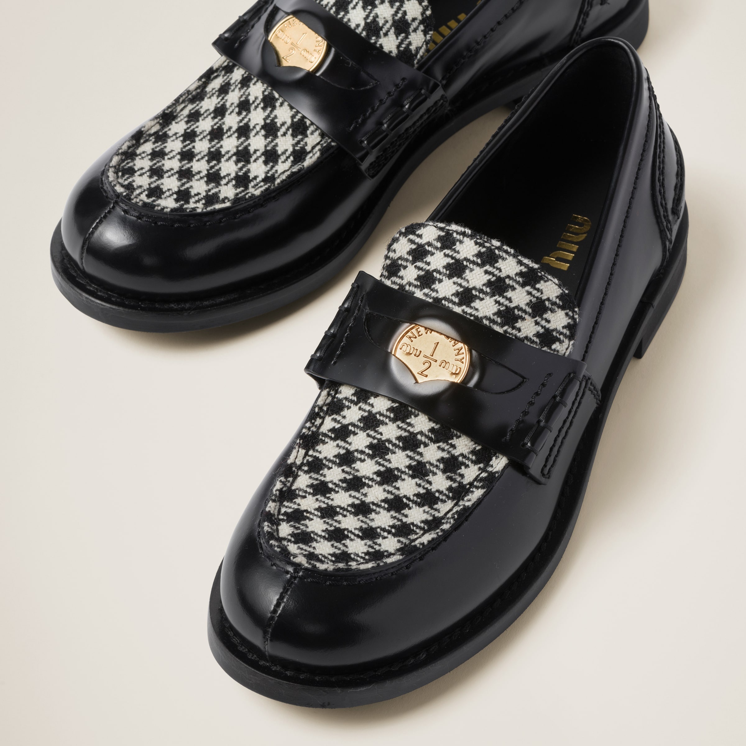 ローファー・オックスフォード MiuMiu | Brushed leather and gingham check fabric loafers Miu Miu Brushed leather and gingham check fabric loafers