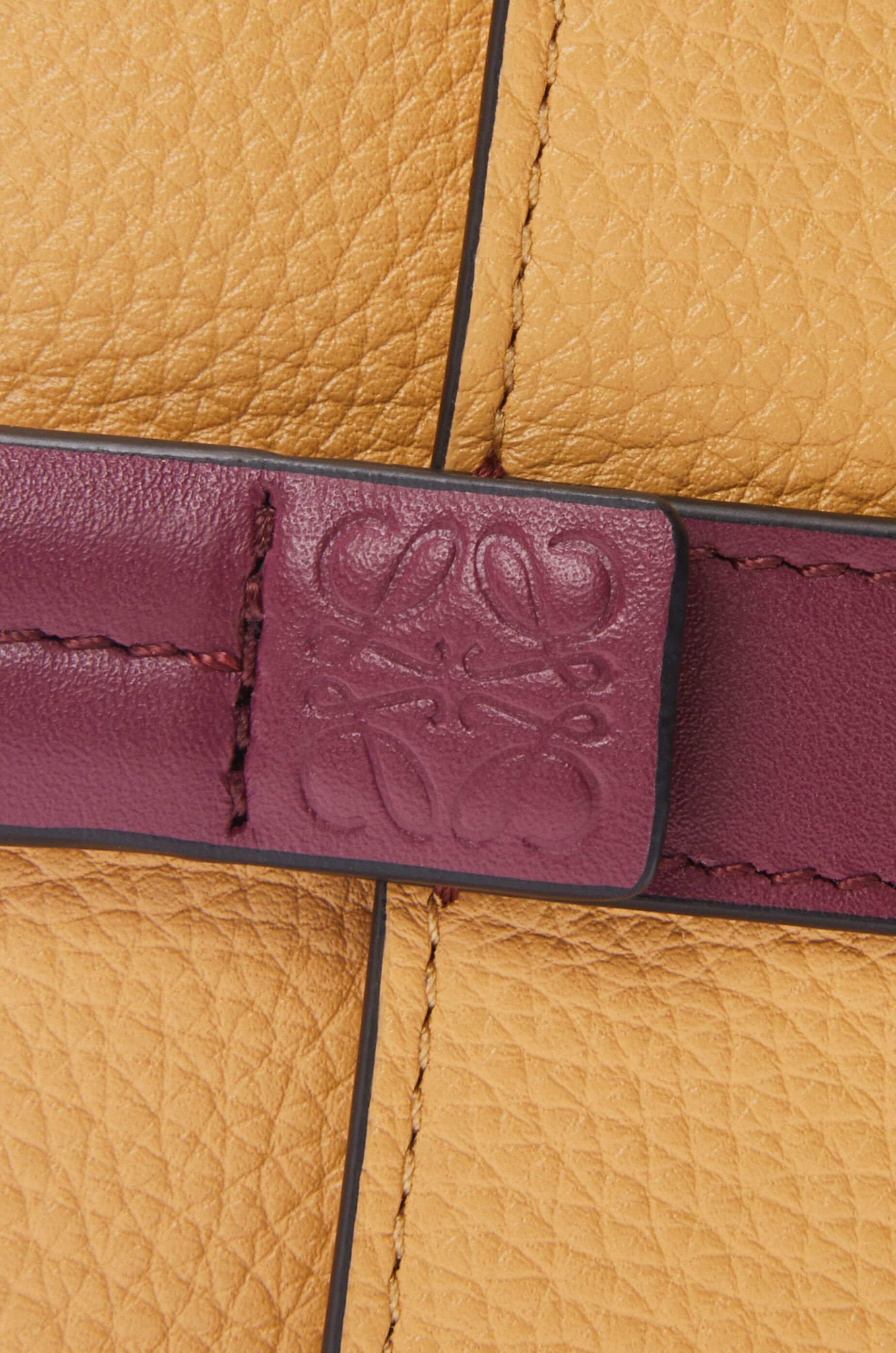 Small vertical wallet in soft grained calfskin - 5