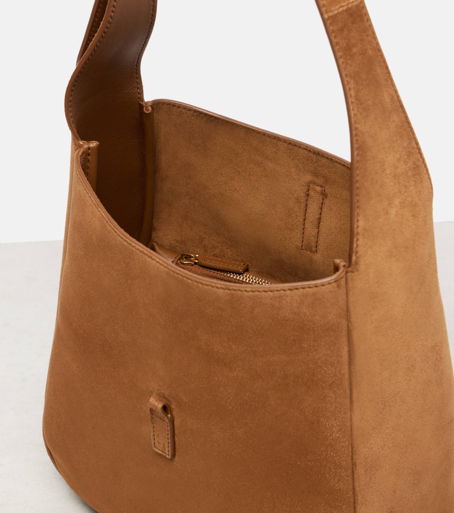 Le 5 à 7 Supple Small suede shoulder bag - 3