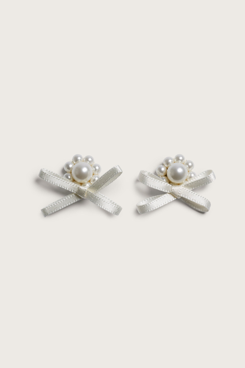 Petite Bow Daisy Stud Earrings 1