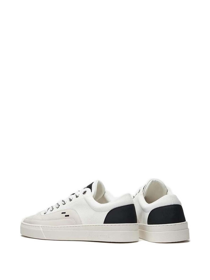 low-top sneakers 3