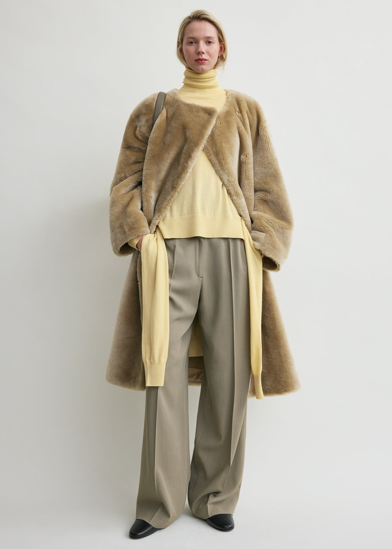 TOTEME Collarless shearling coat rye outlook