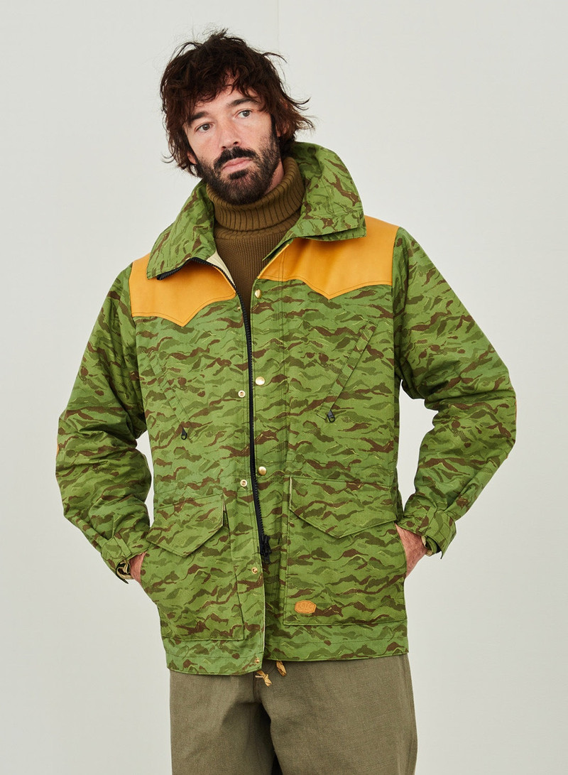 Nigel Cabourn Rocky Mountain Featherbed x Nigel Cabourn Mountain Parka Mountain Camo in Green outlook