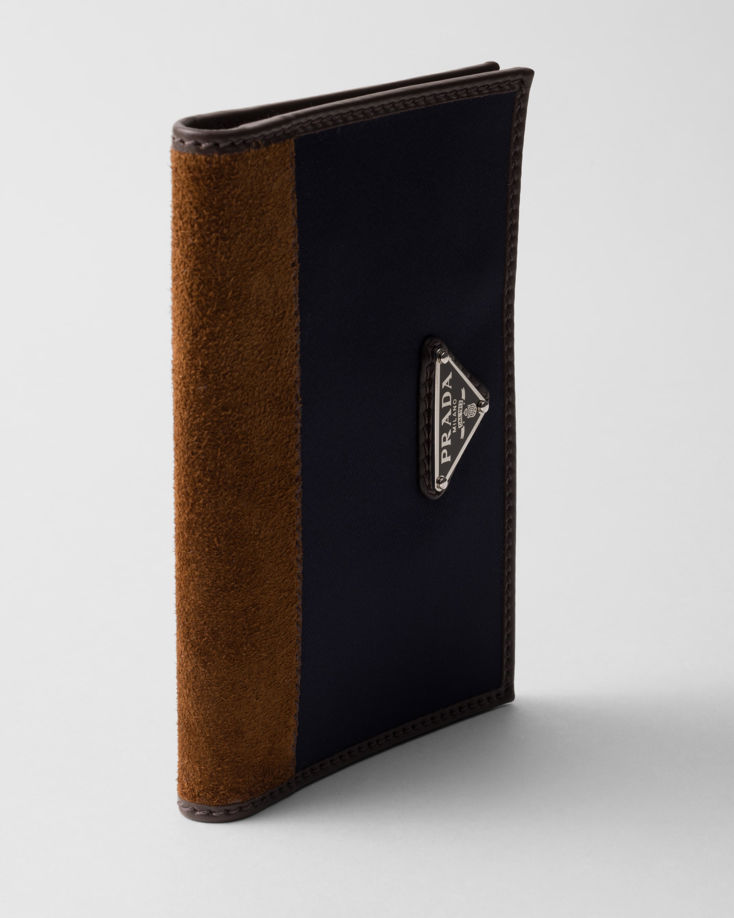 【日本入手困難】Re-Nylon and leather passport holder Prada Re-Nylon and leather passport holder | REVERSIBLE
