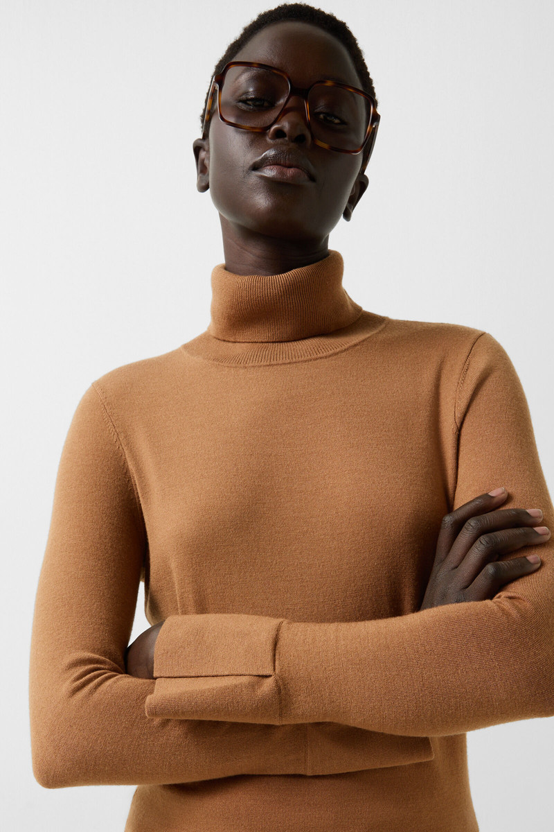 Vinny turtleneck pullover in Hazel 5