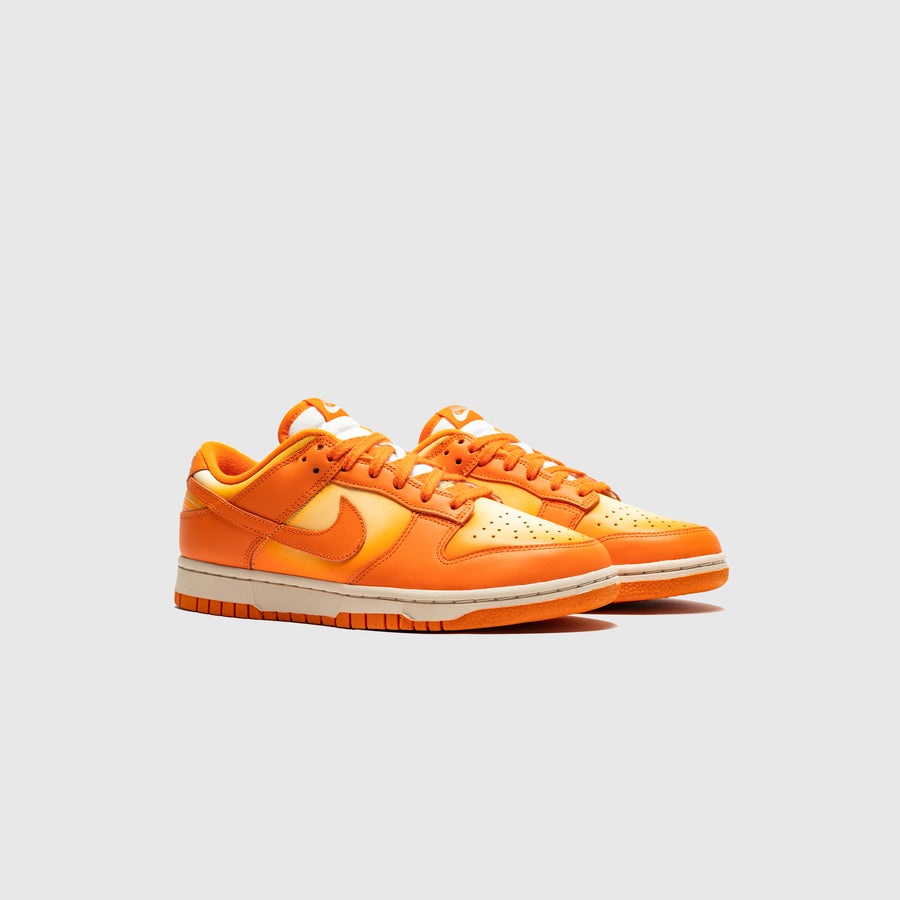 WMNS DUNK LOW SE "MAGMA ORANGE" - 2