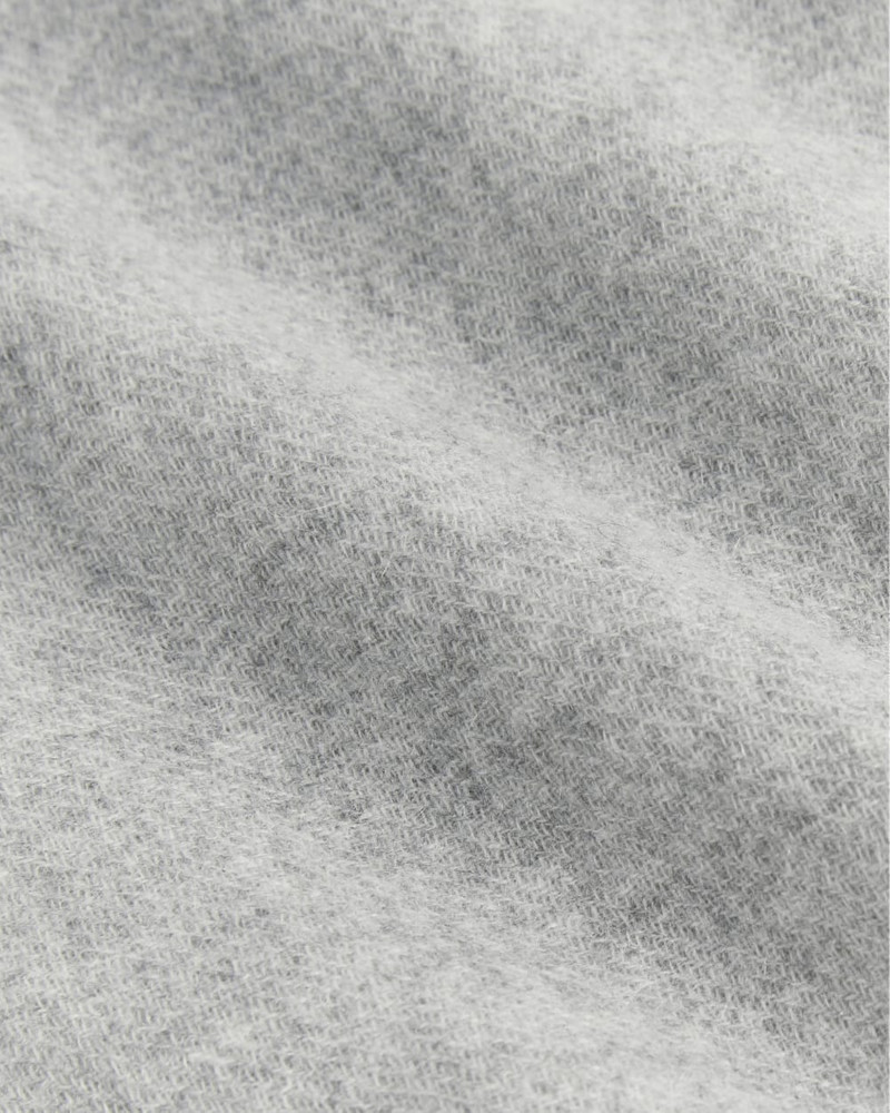 THE CASHMERE FEATHER SCARF 4