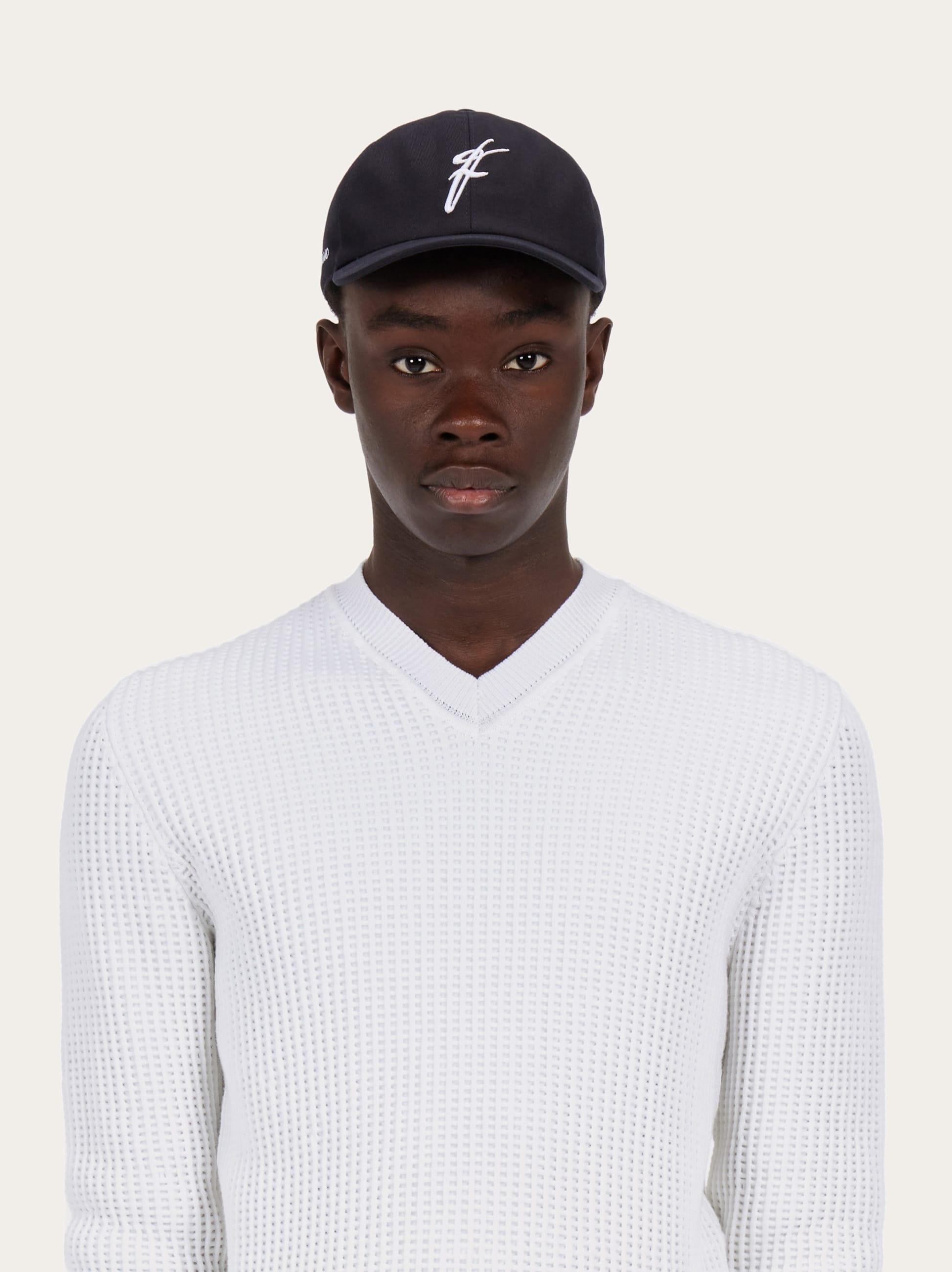 Baseball cap with logo - 3