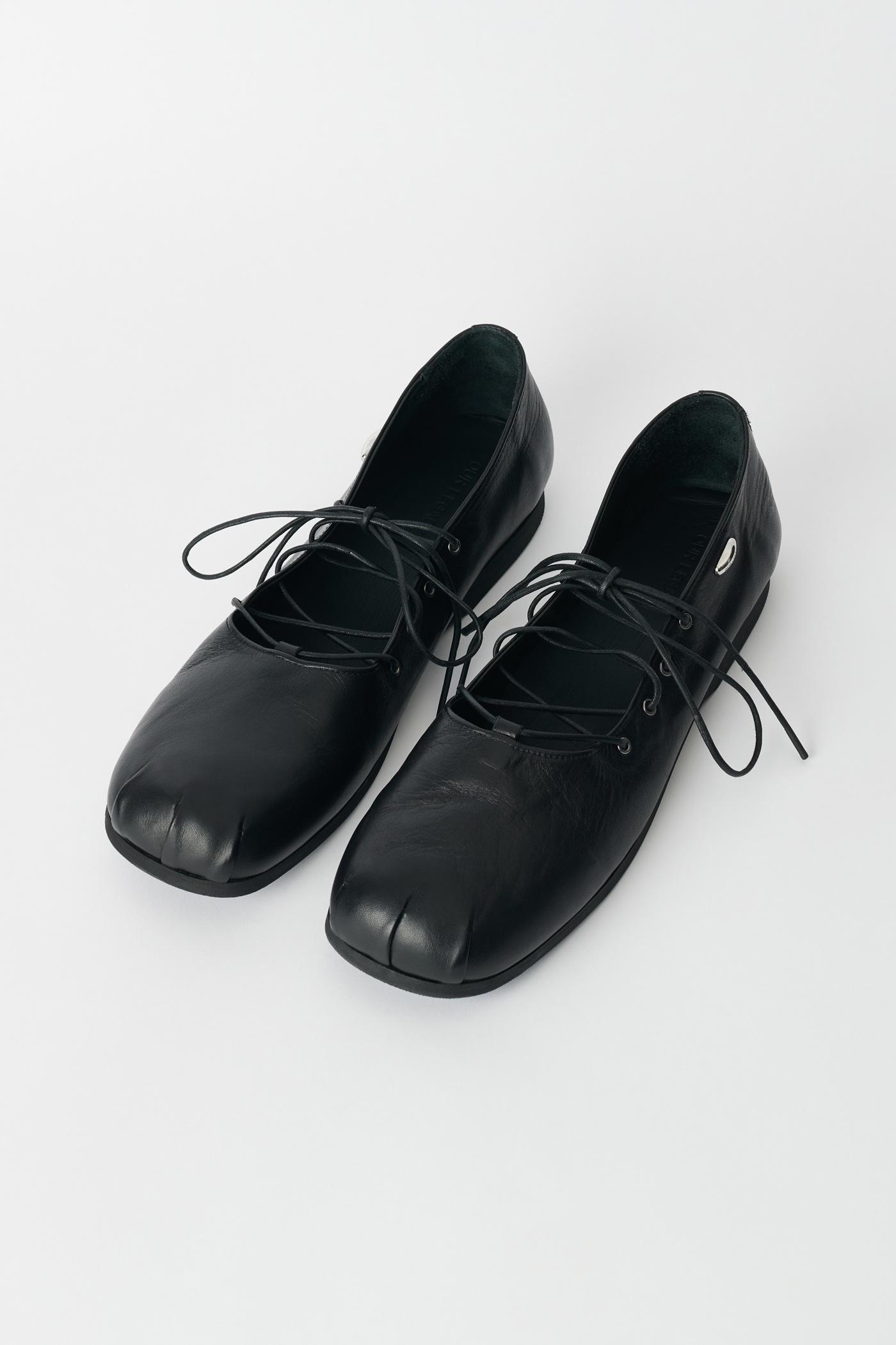 Laced Slip In Malleable Black Bull Hide - 7