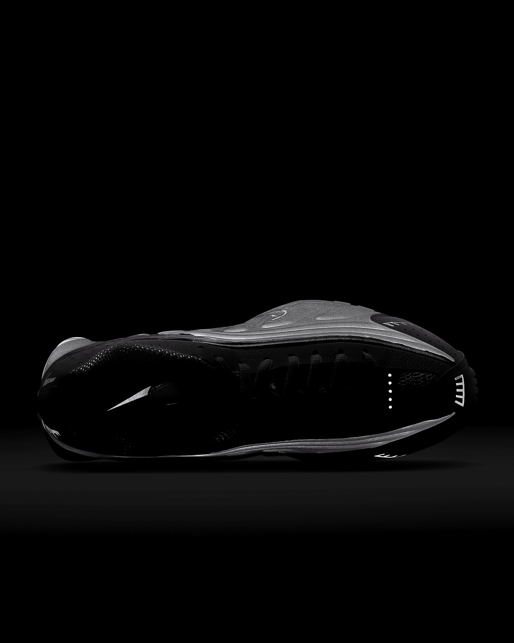 Nike Shox R4 Women's Shoes - 7