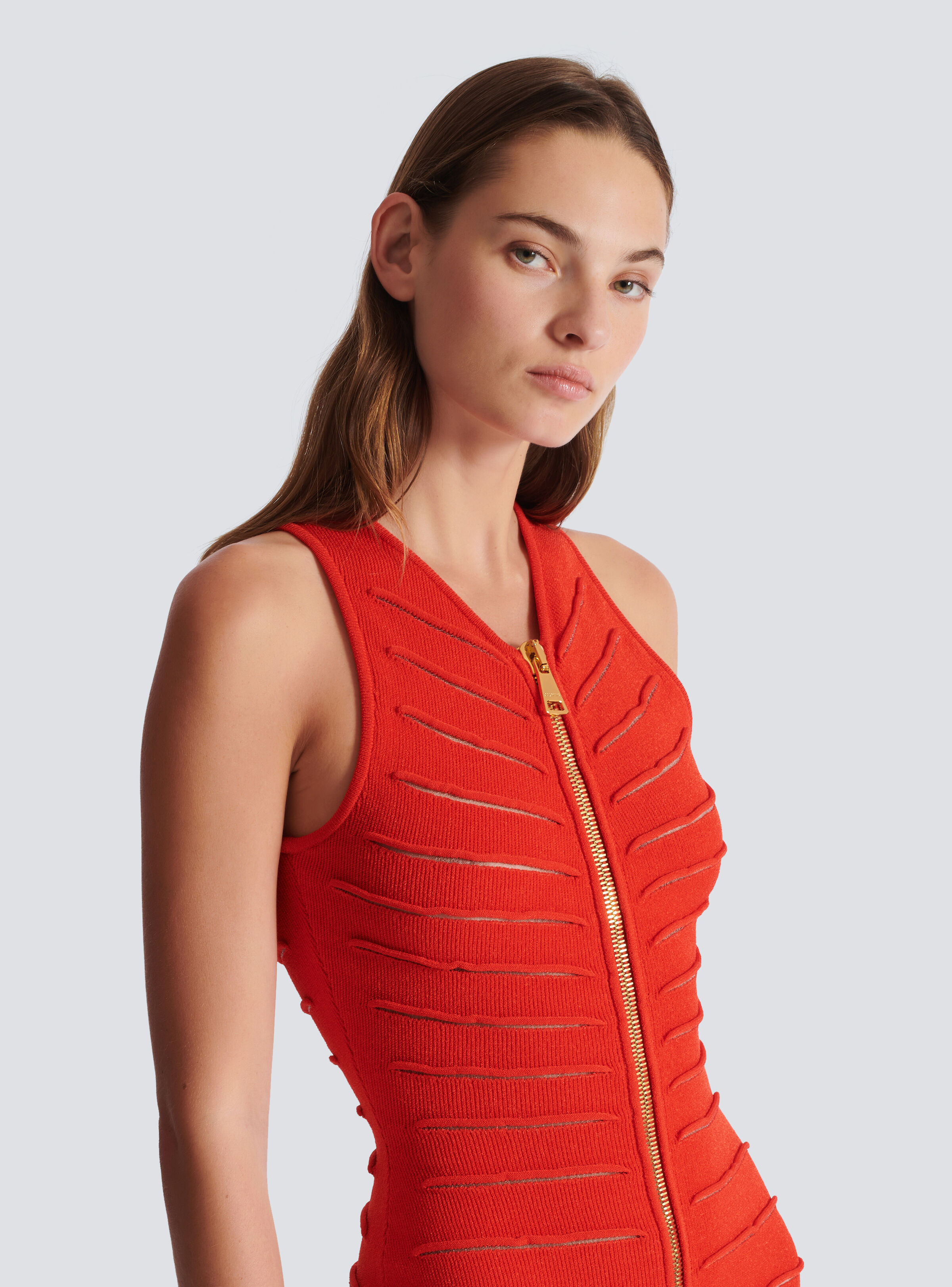 Long sleeveless dress in crocodile knit - 7