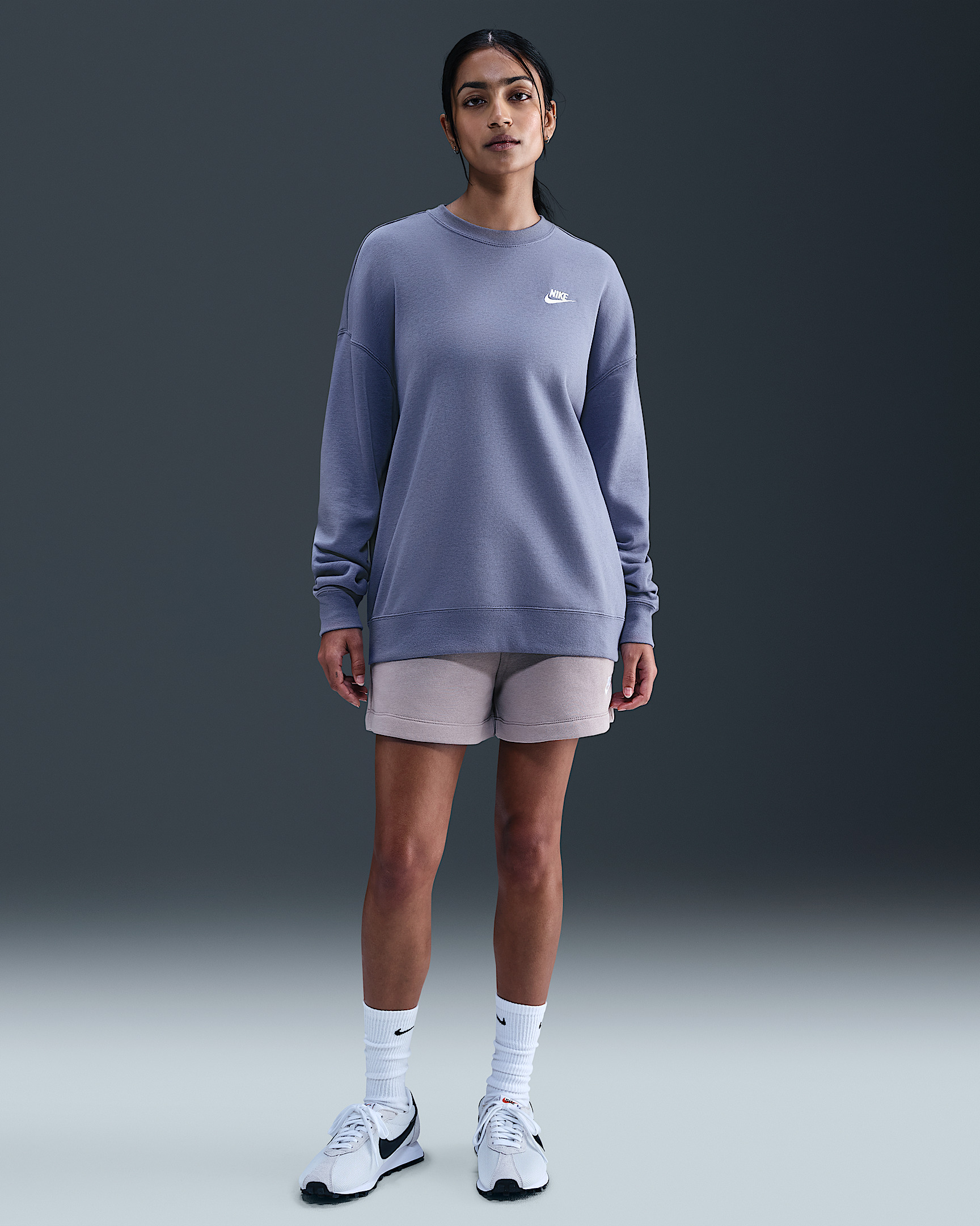 Nike Sportswear Club Fleece Women's Loose Crew-Neck Sweatshirt - 4