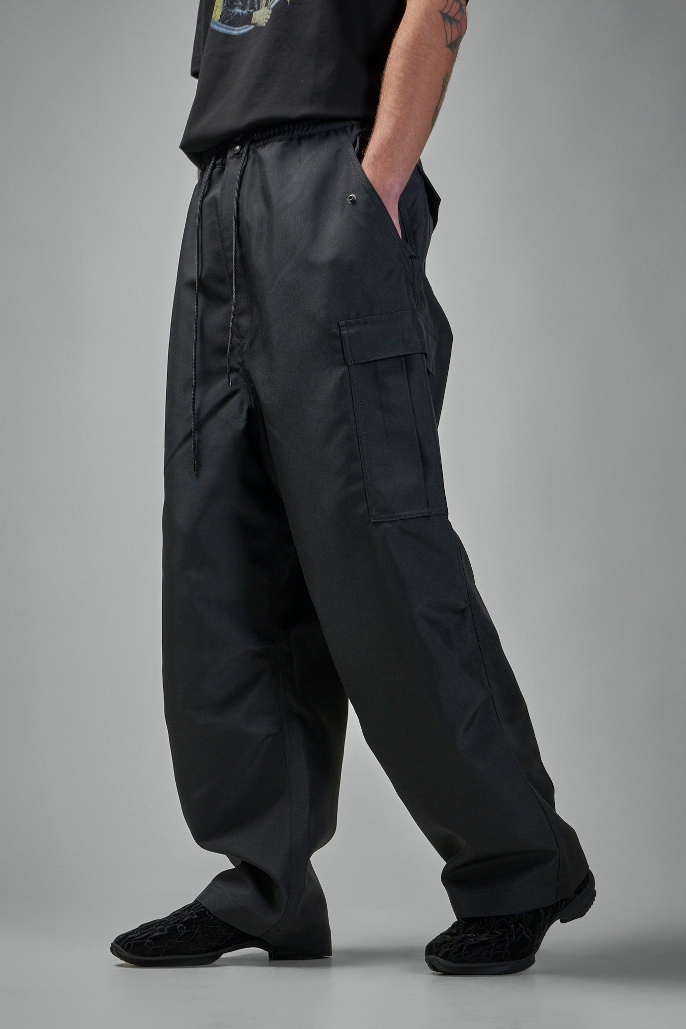 Wide-leg Cargo Trousers - 3