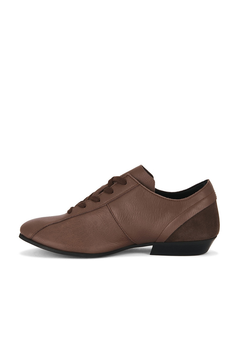 081 Cascade Shoe 5