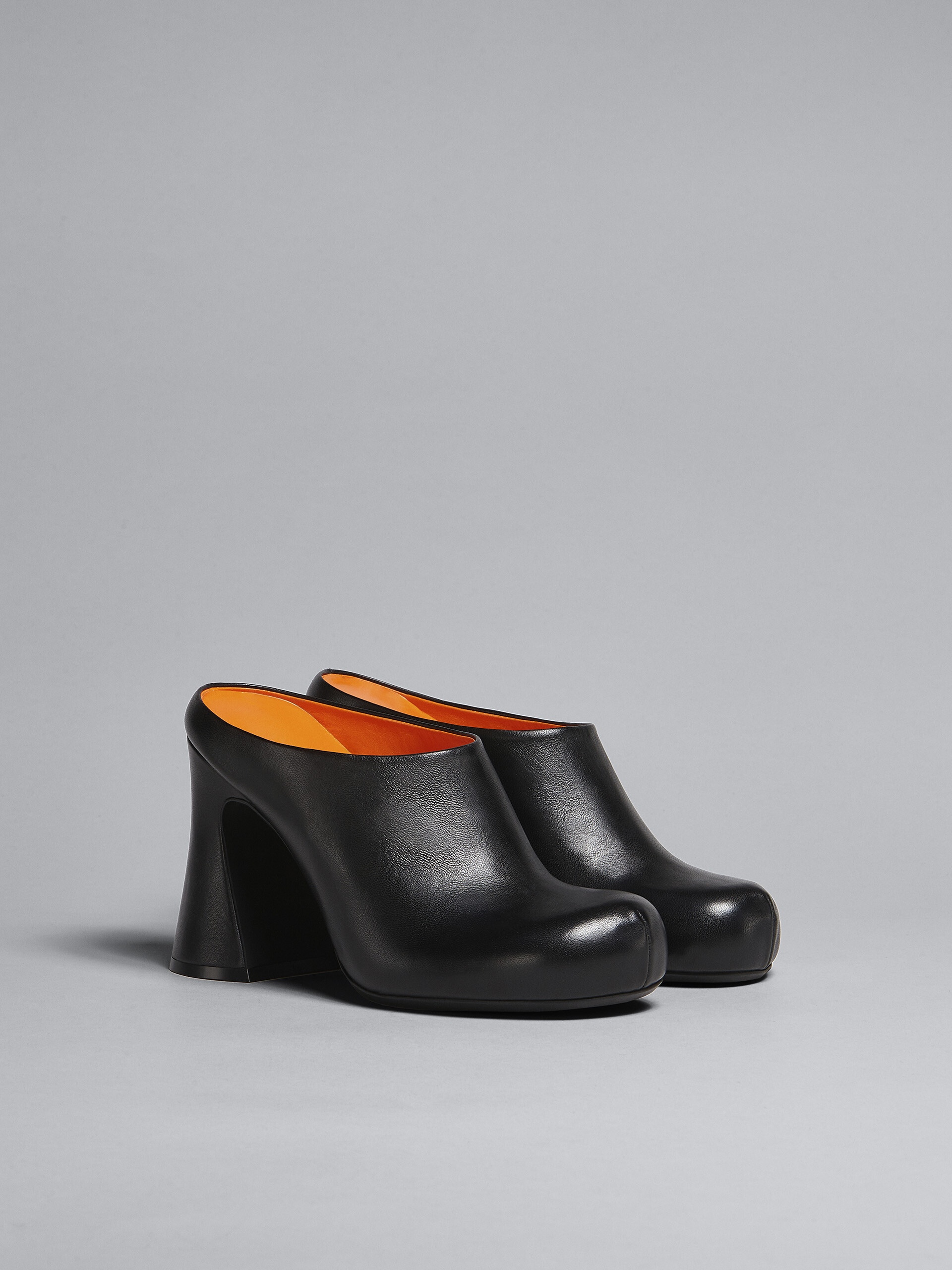 BLACK LEATHER SABOT - 2