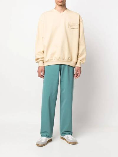 JACQUEMUS logo-patch V-neck sweatshirt outlook