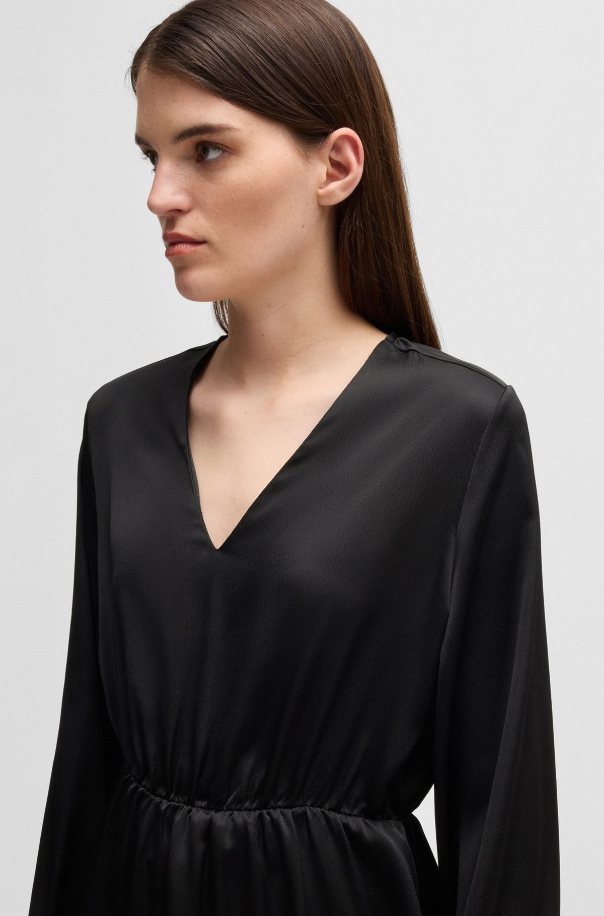 V-NECK DRESS IN HAMMERED SATIN - 5