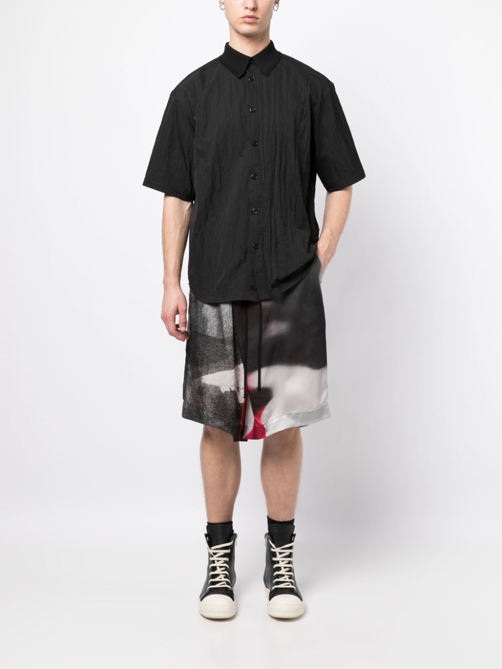 graphic-print bermuda shorts - 2