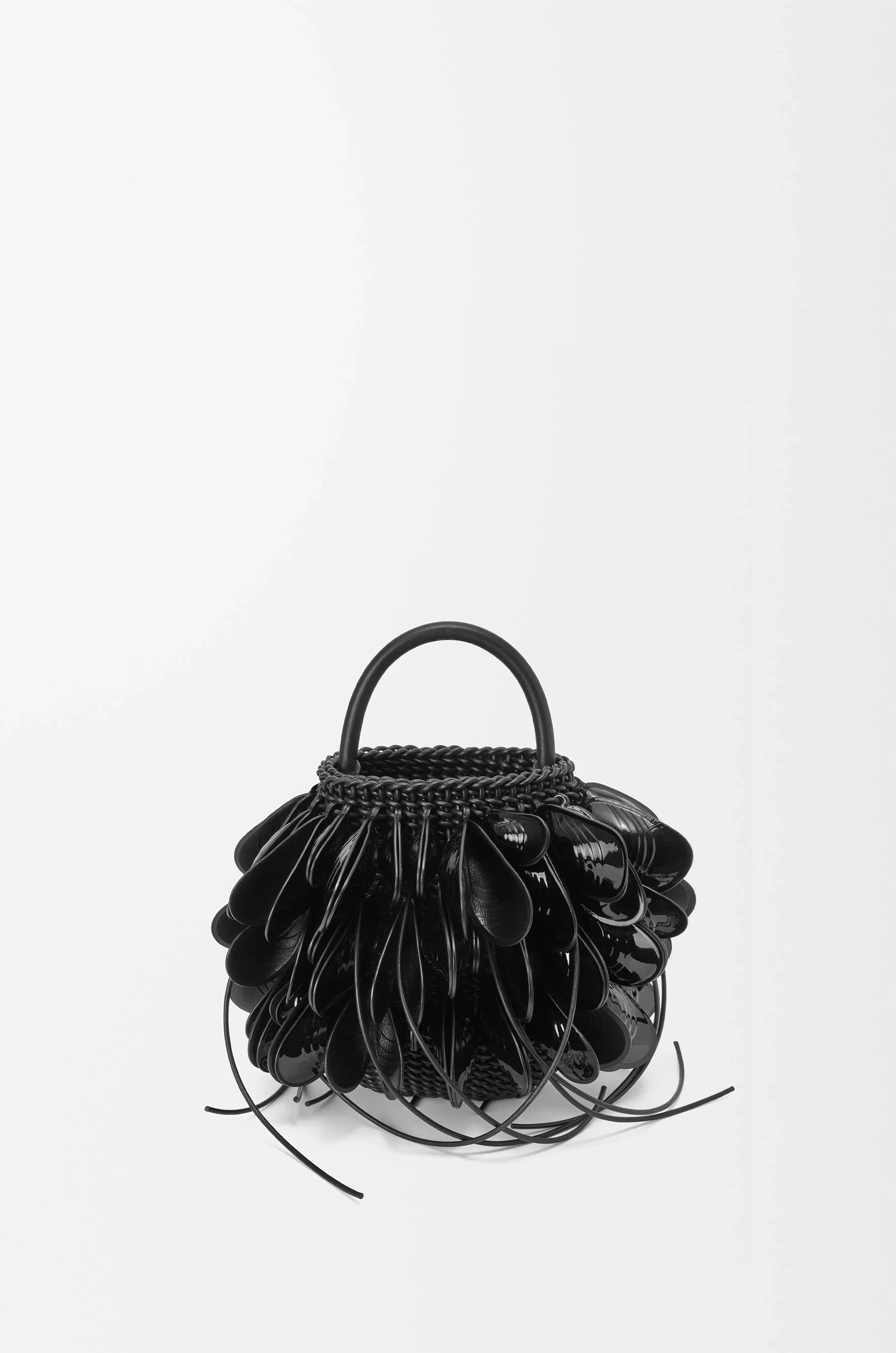 Shell bucket in woven calfskin - 1