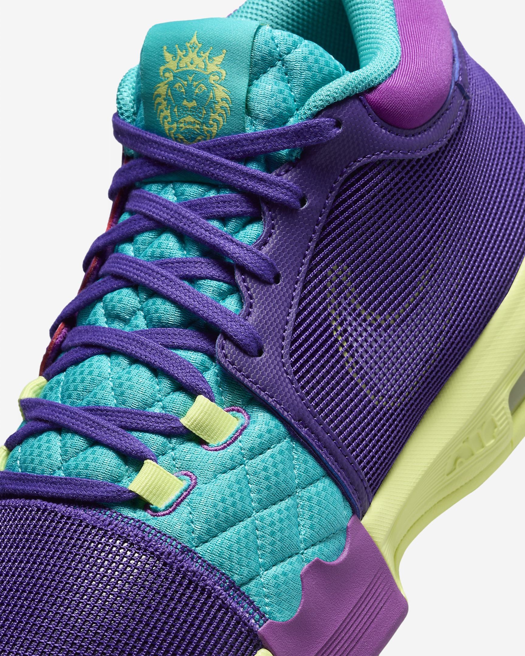 Nike Men's LeBron Witness 8 Basketball Shoes - 7