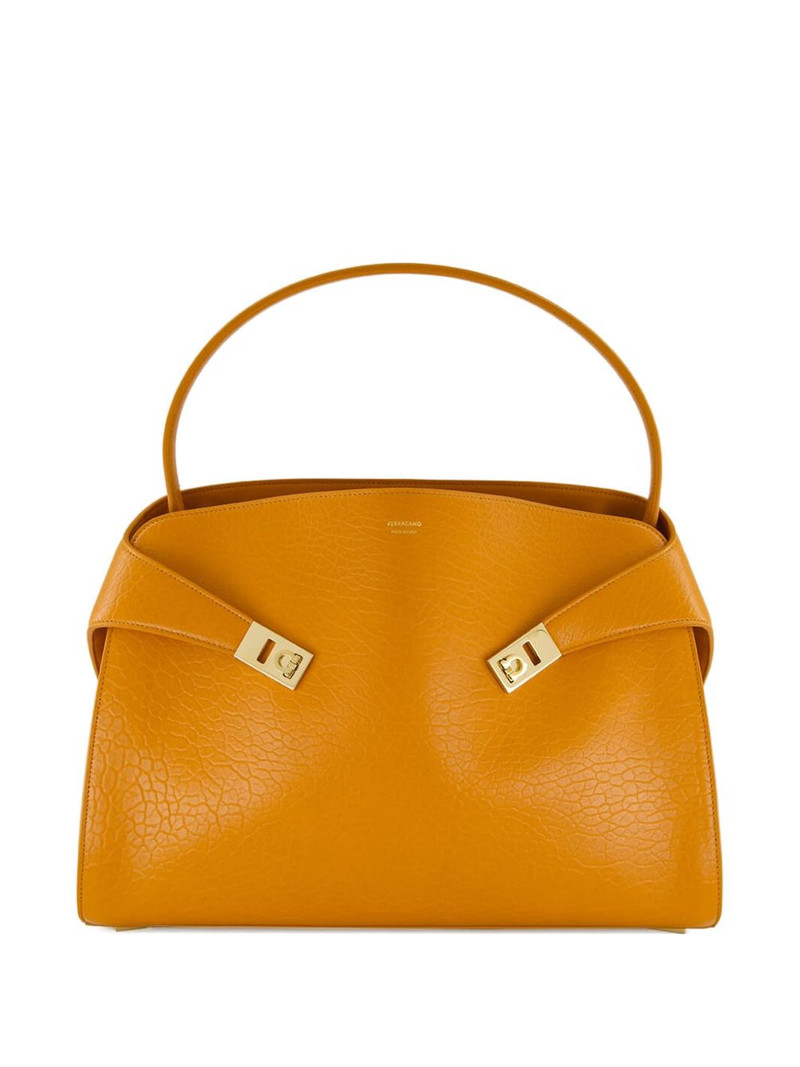 medium Hug maxi-grain leather shoulder bag 1