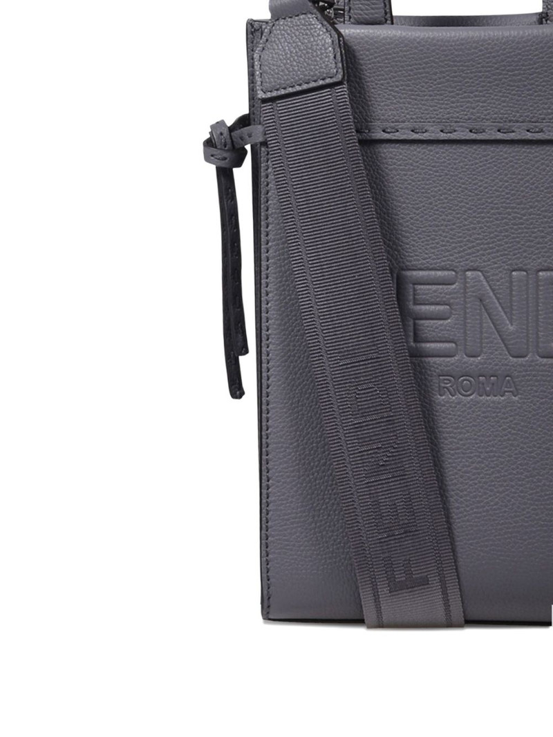 logo-embossed tote bag 4