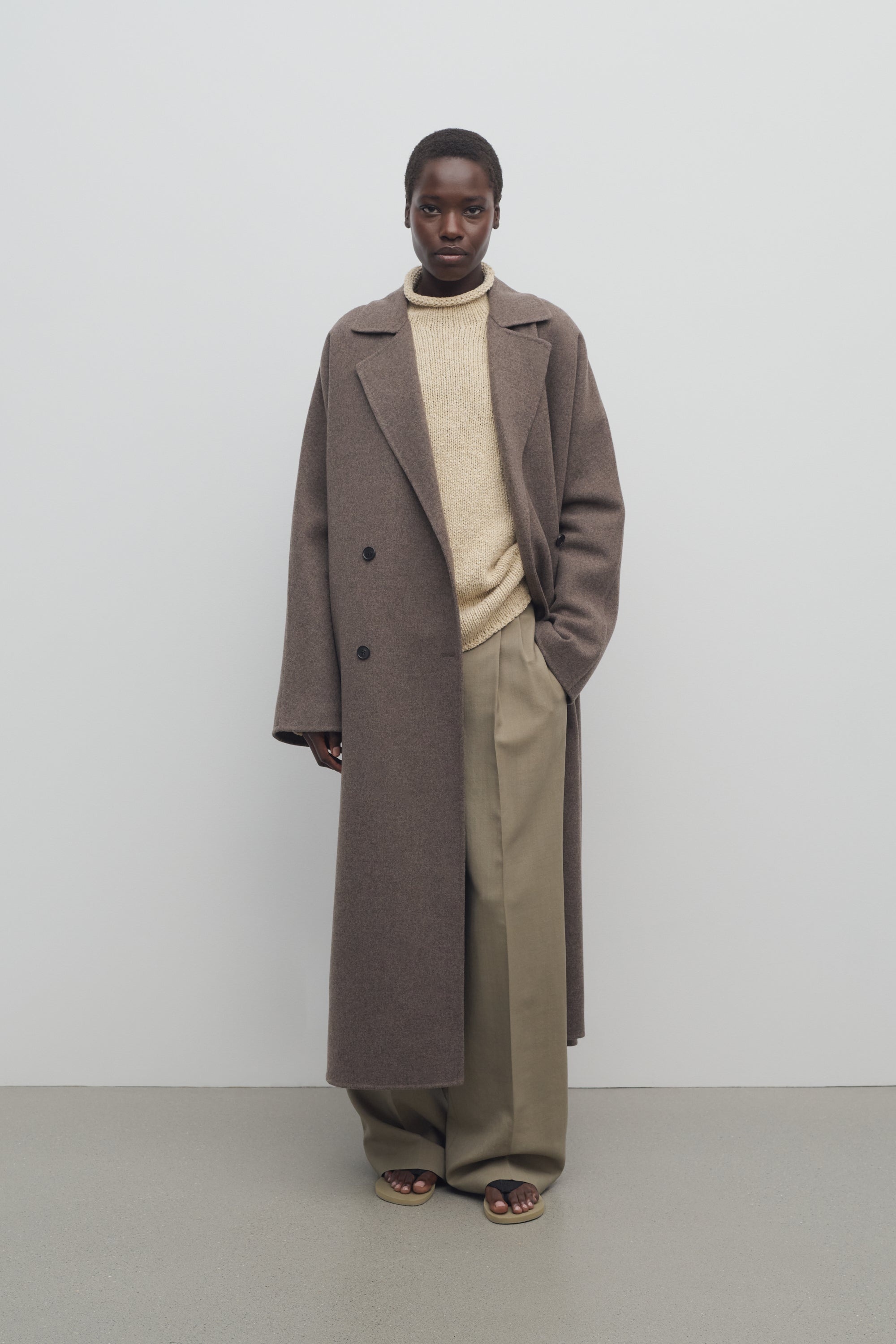 ［大人気！］THE ROW Sablise カシミヤ コート 8757W3589HGE The Row Sablise Coat in Cashmere | REVERSIBLE