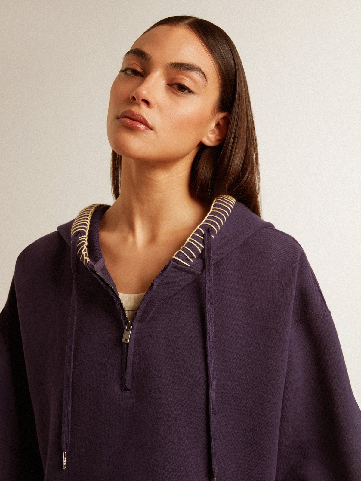 Dark blue cropped sweatshirt with zip fastening and embroidered hood - 5
