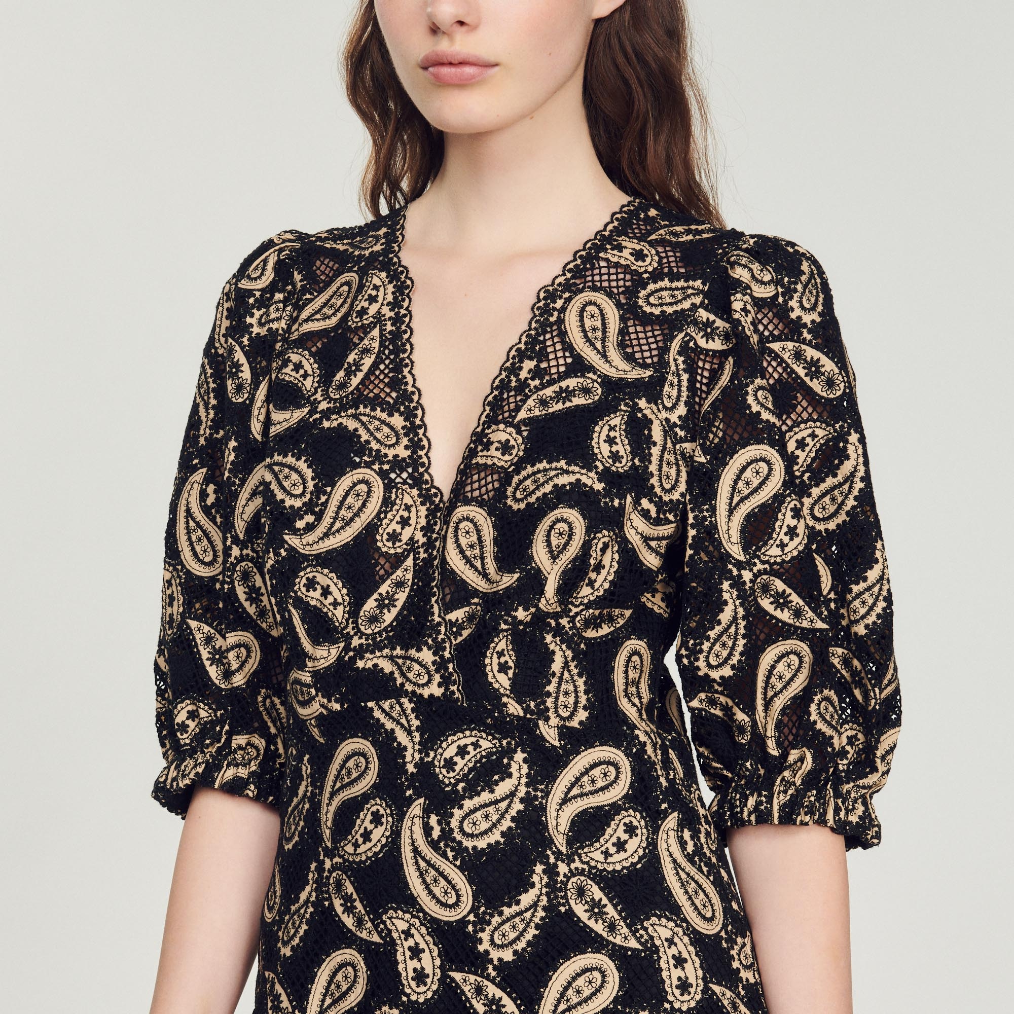 Short guipure dress with paisley print - 4