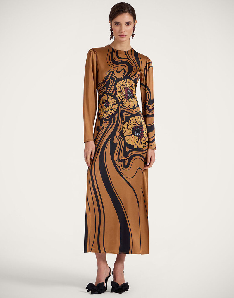 La DoubleJ Clingy Swing outlook