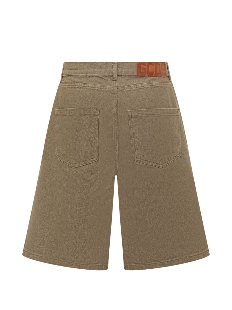 GCDS logo shorts outlook