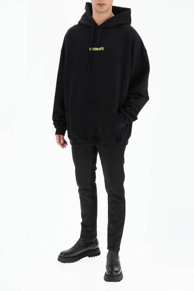 VETEMENTS LOGO LABEL MAXI HOODIE outlook