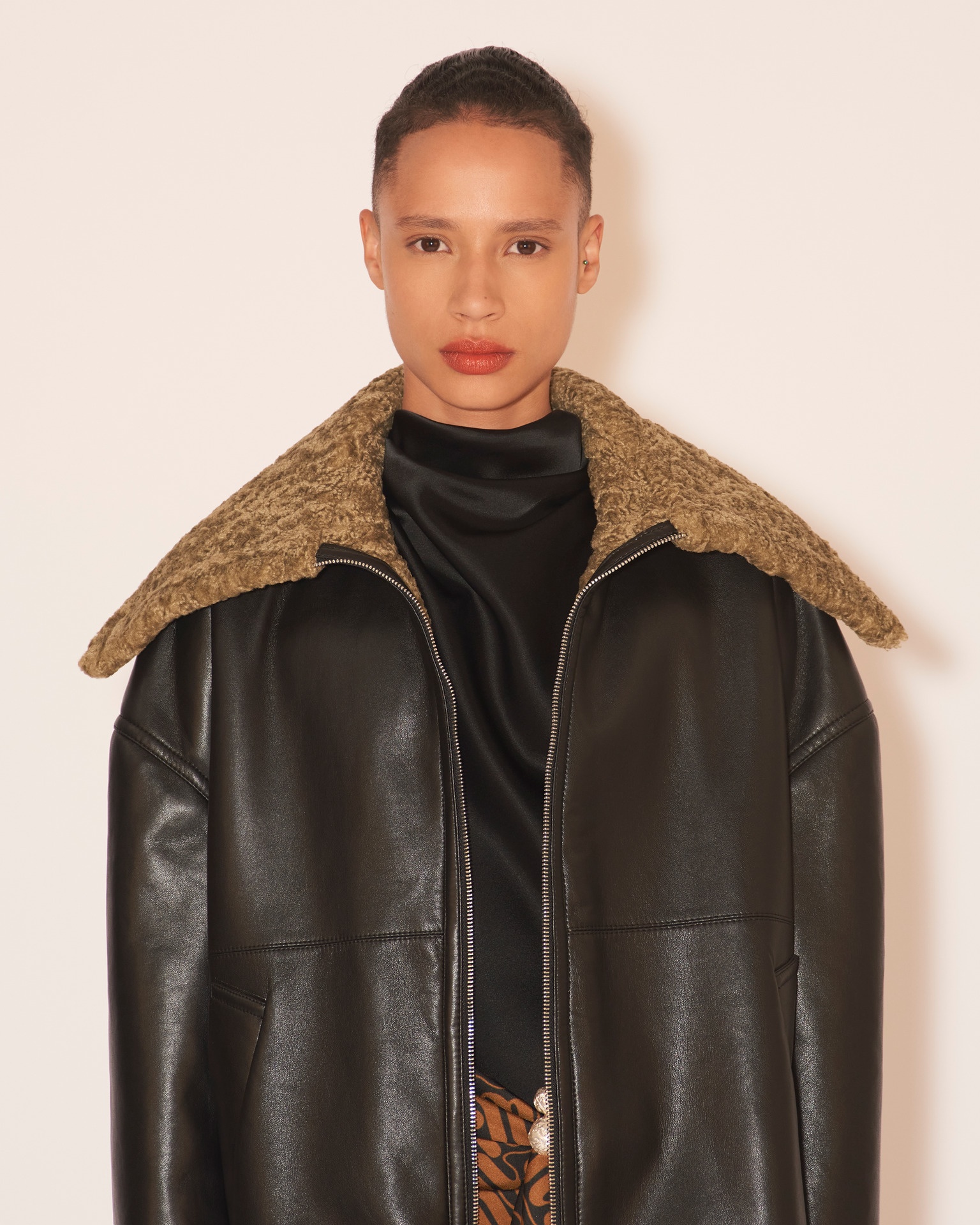 VERONA - Faux shearling jacket - Black/khaki - 2