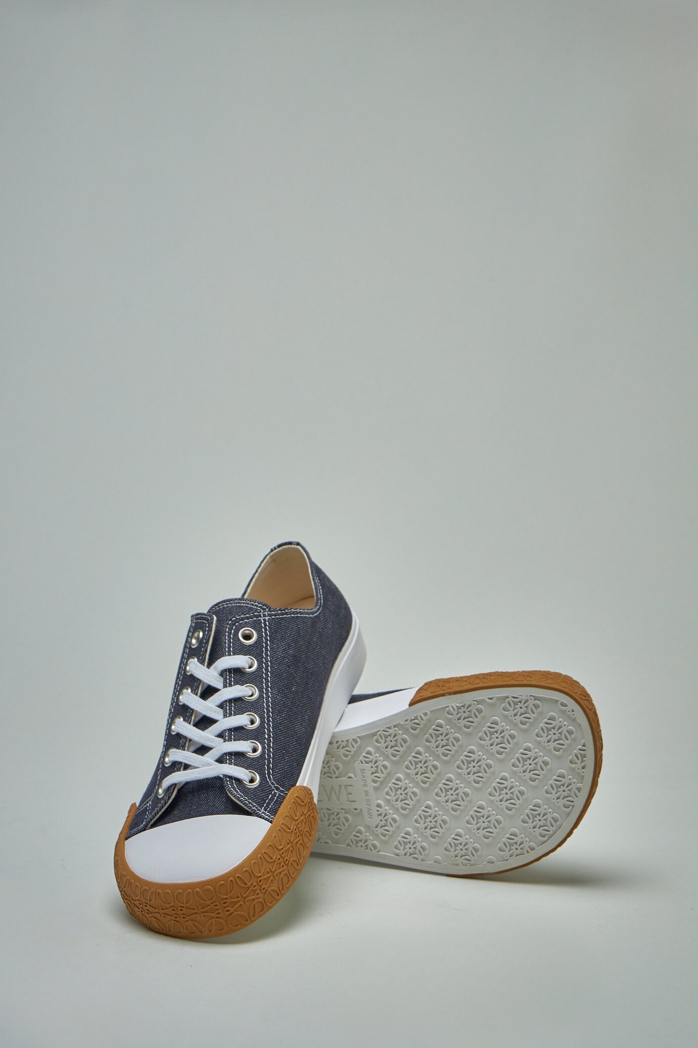 LOEWE正規品/関税送料込みBloc Lace Up Sbeaker M816282XAB 2834 Loewe Bloc Lace Up Sneaker | labelsfashion | REVERSIBLE