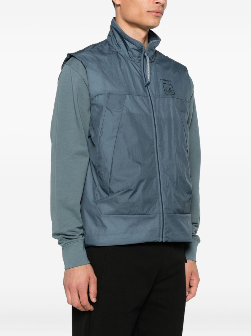 zip-fastening gilet 3
