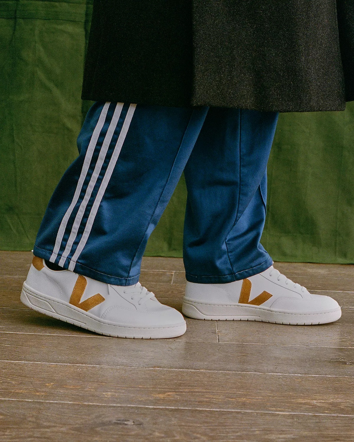 Men's V-12 Low Top Sneakers - 7