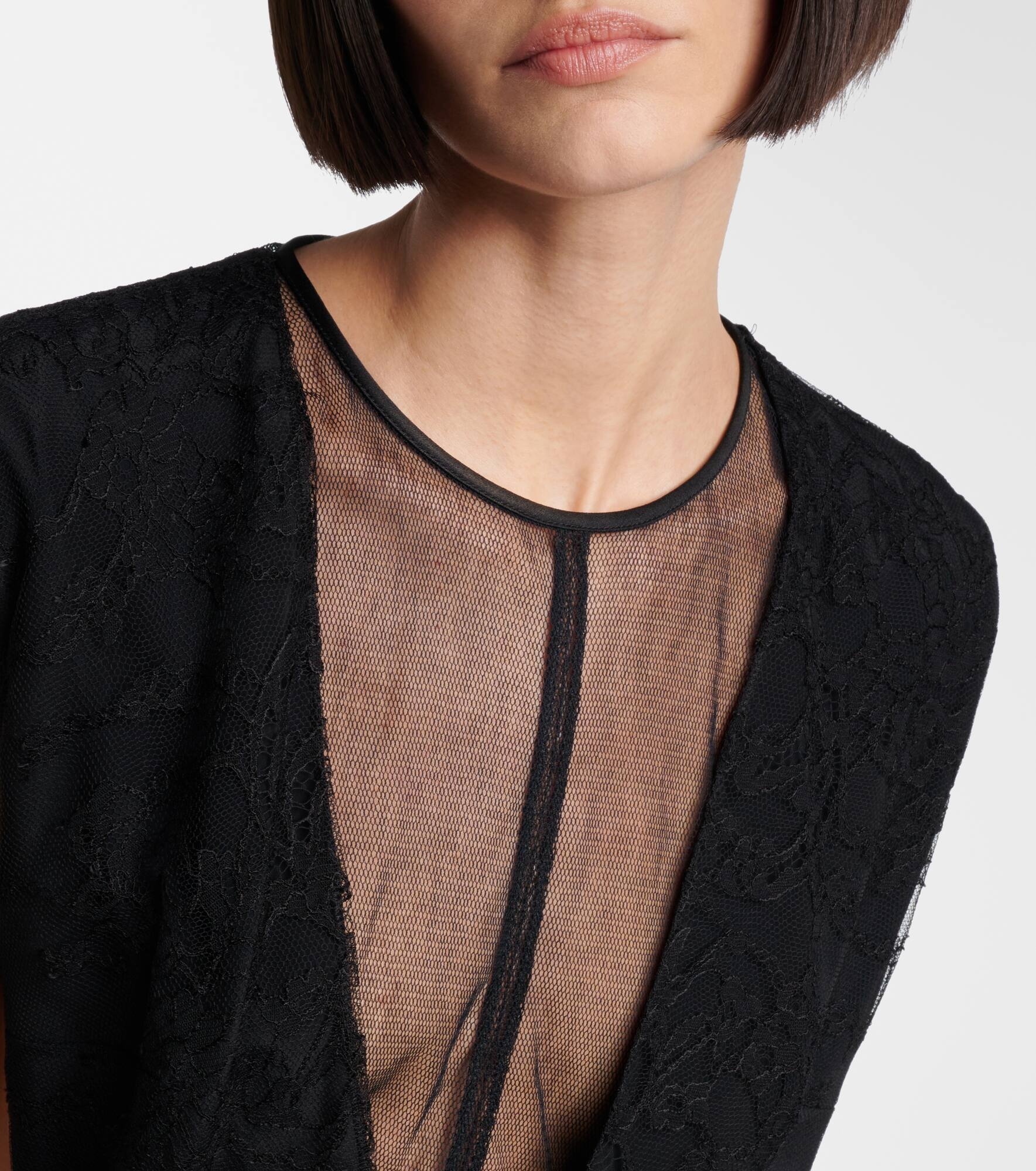Lace gown - 4