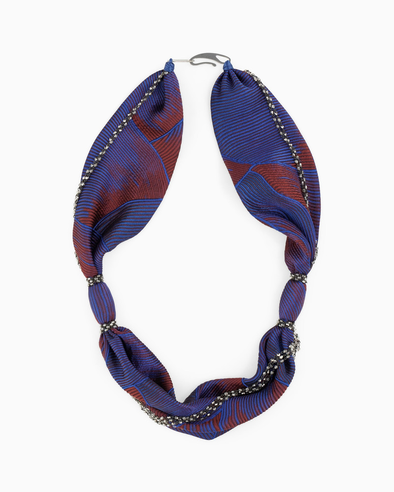 COLLANA IN TESSUTO INTRECCIATO CON CATENELLE E CRISTALLI 1