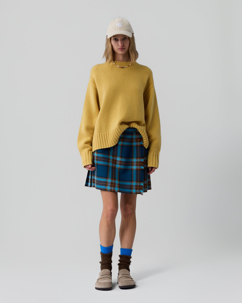 GUEST IN RESIDENCE Cozy Crew outlook