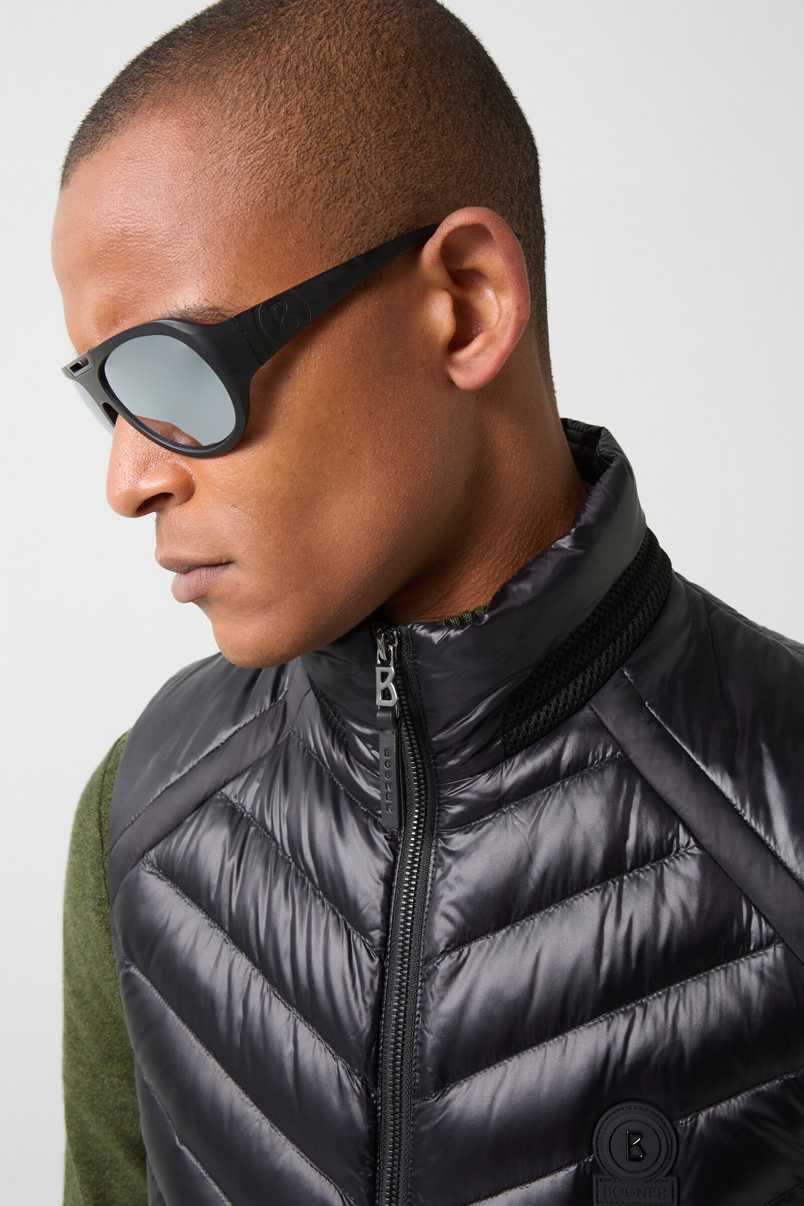 Lasse Lightweight down gilet in Black - 5