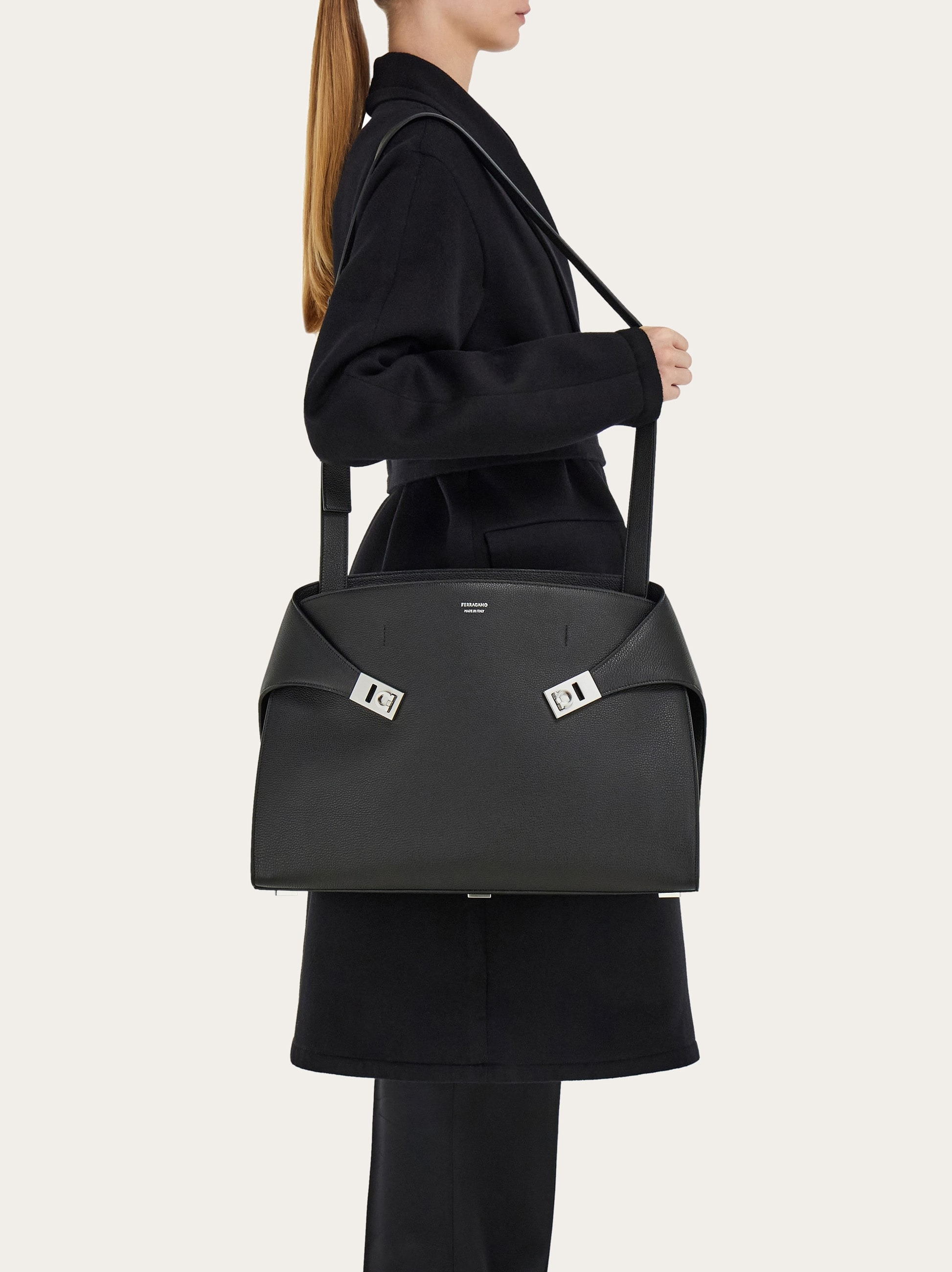 Hug shoulder bag - 10