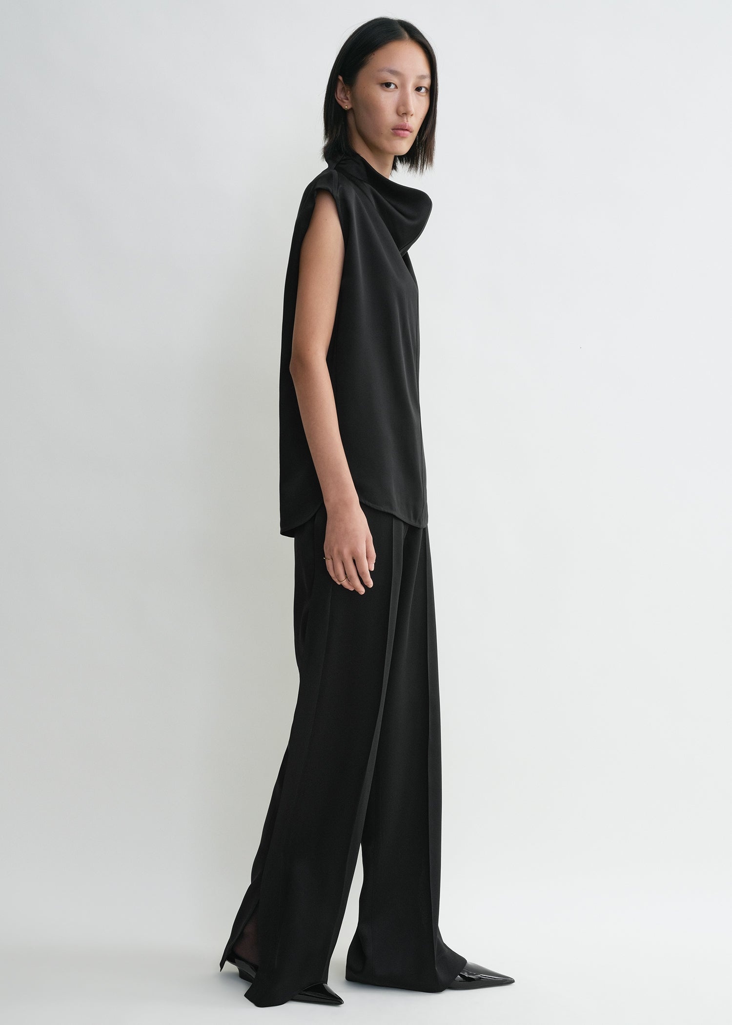 Sleeveless funnel-neck top black - 3