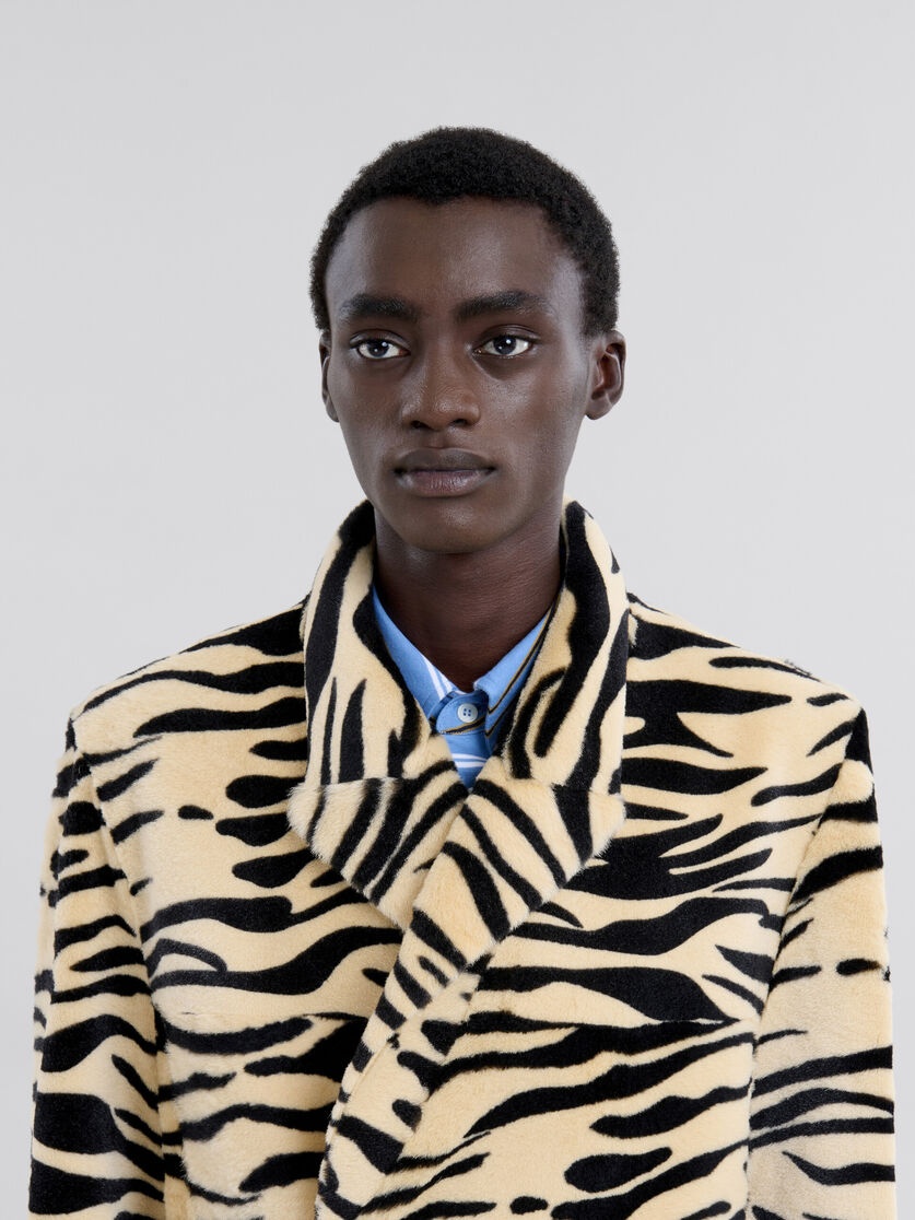 DOUBLE BREASTED TIGER PRINT SHEARLING COAT - 4