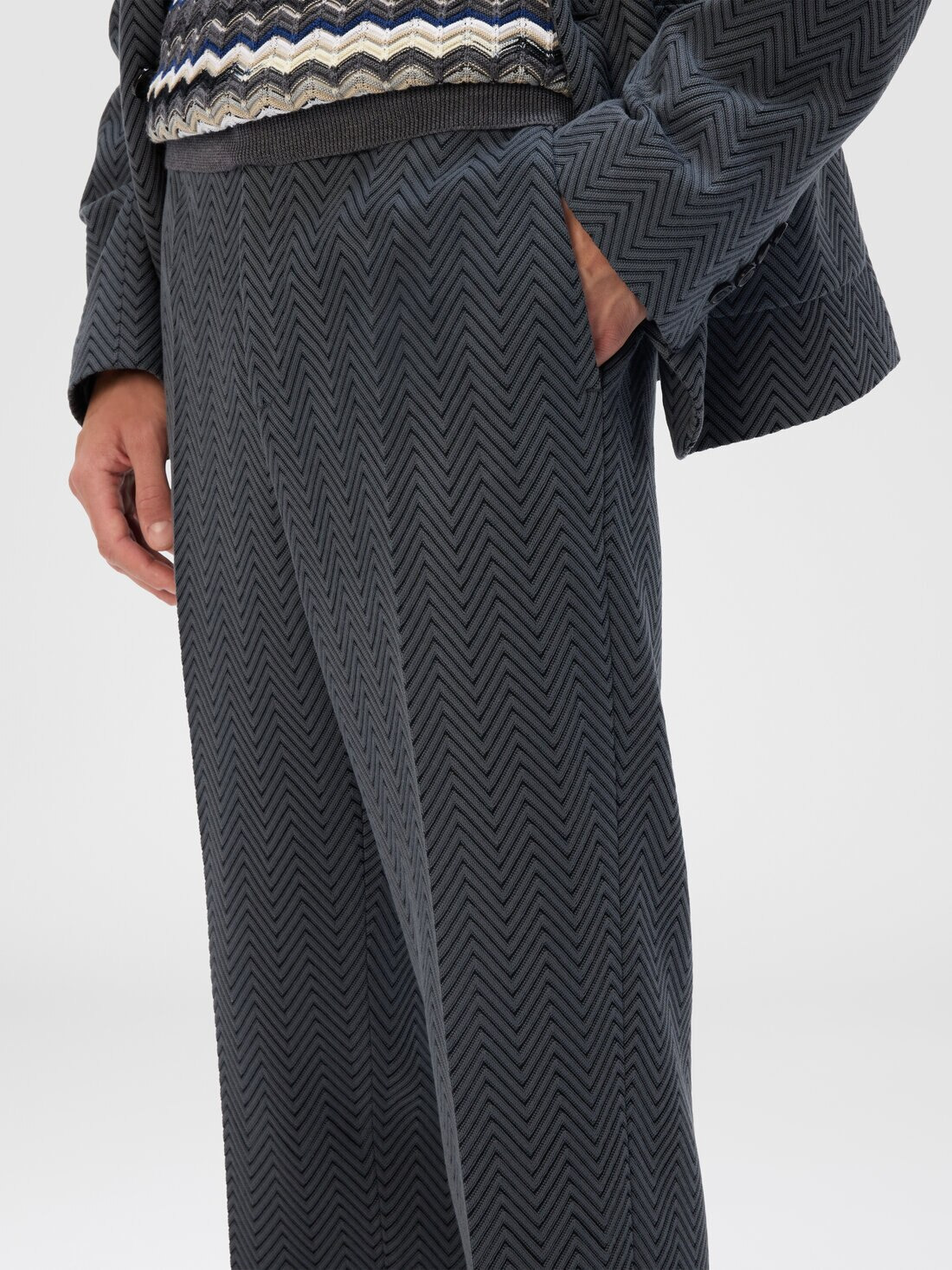 Straight Pants with Zigzag Pattern - 5