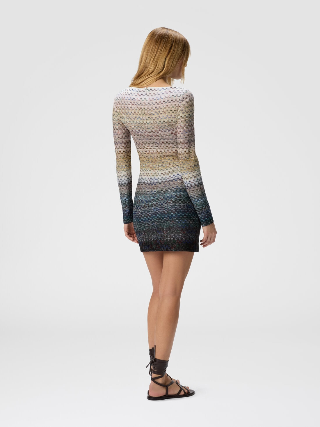 Mini boat-neck dress with staggered knit - 3