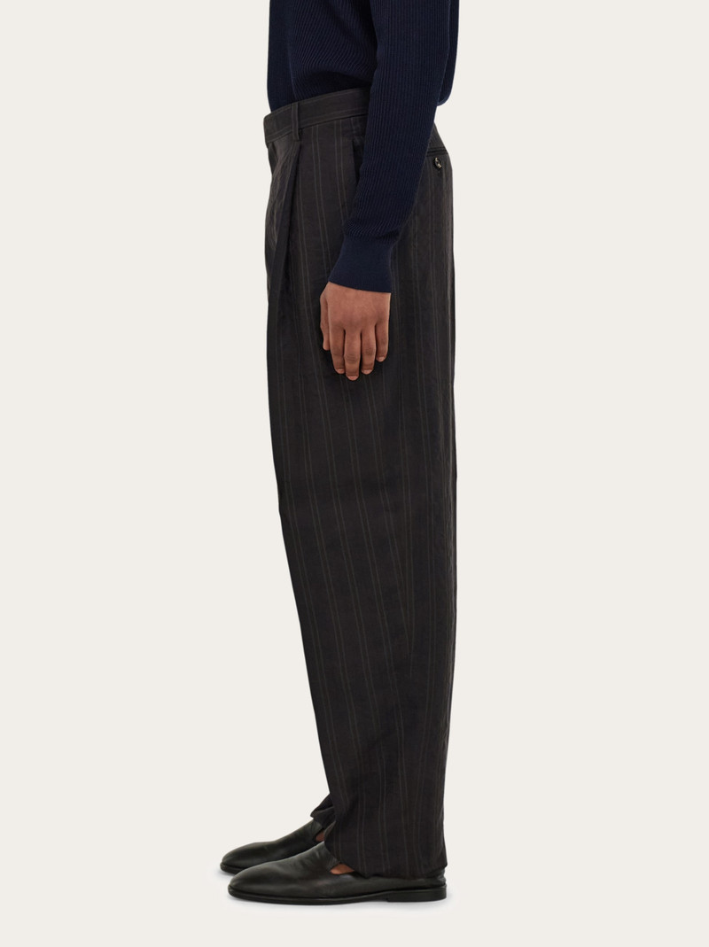 Relaxed tailored trouser 3