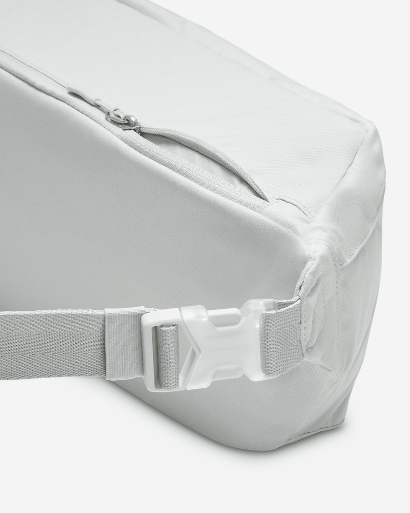 Nike Unisex Elemental Premium Fanny Pack (8L) 7